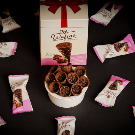WAFINO WAFFLE CONES FILLED WITH MILK CHOCOLATE AND COFFEE CREAM